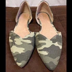 Women’s Old Navy Camouflage Flats - US Size 8